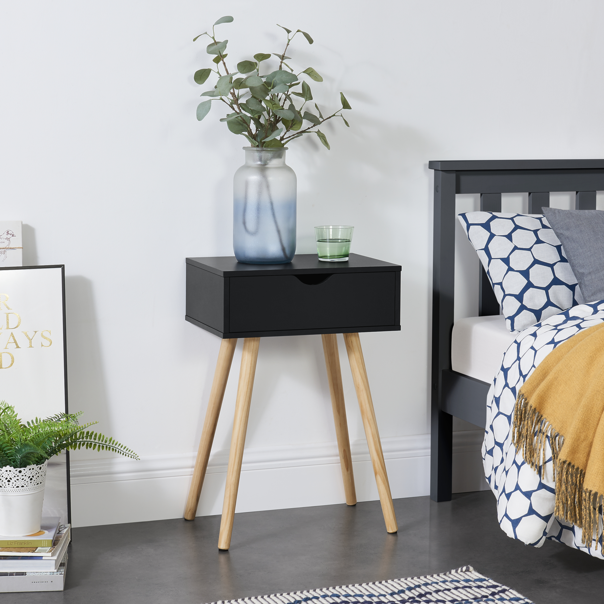 Comodino Tavolino Laterale Sörby con Cassetto - Nero [en.casa]