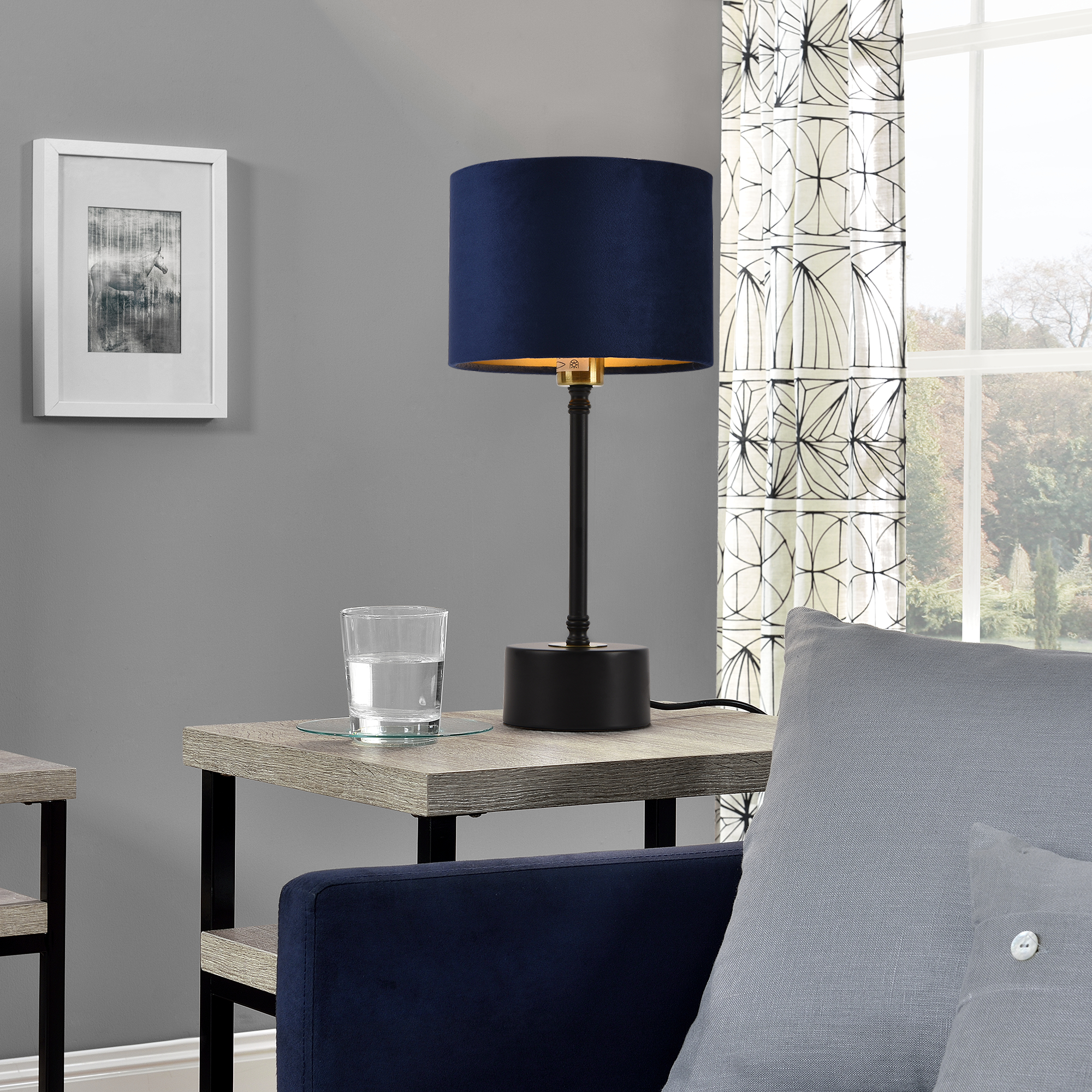 Image of Lampada Deventer da Tavolo Comodino con Paralume Cilindrico in Flanella - Nero/Blu lux.pro