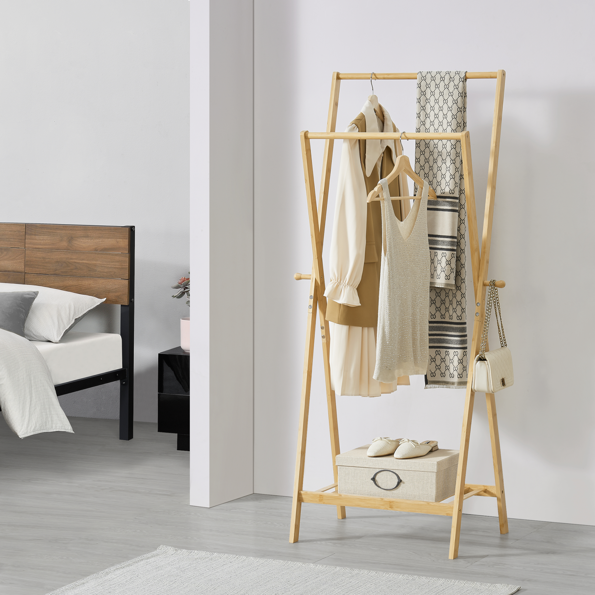 Image of Stand Appendiabiti &#39;Keitele&#39; Organizzatore Guardaroba in bambù [en.casa]