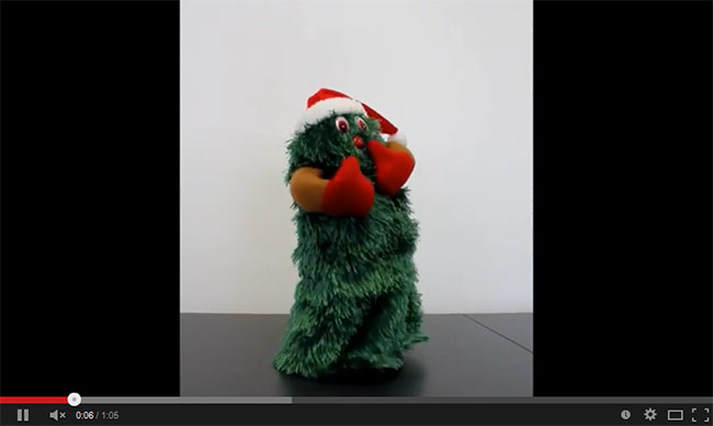 Tanzender, drehender und singender Weihnachtsbaum