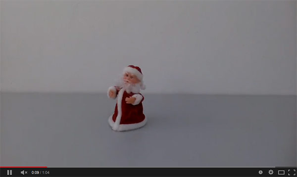 Tanzender, drehender und singender Weihnachtsmann